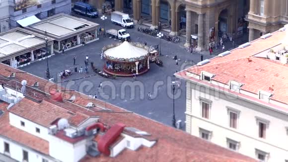 佛罗伦萨市中心的旋转木马视频的预览图