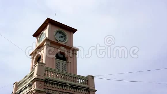 泰国普吉的一座钟楼视频的预览图