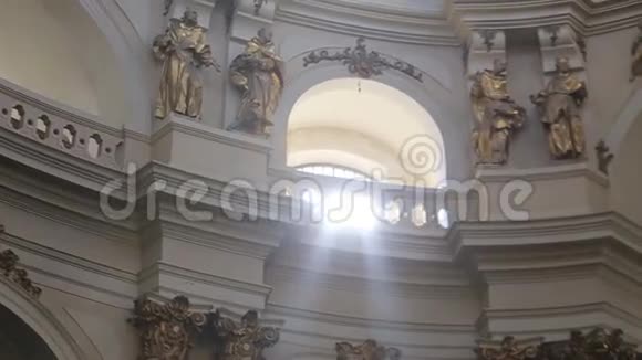 利沃夫的神奇教堂关门了视频的预览图