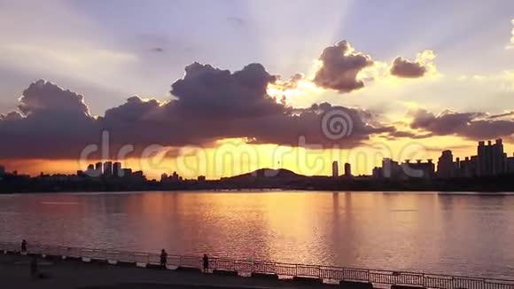 汉江天际落日视频的预览图