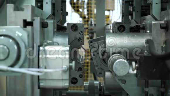 高压输电线路硅橡胶耐压机视频的预览图