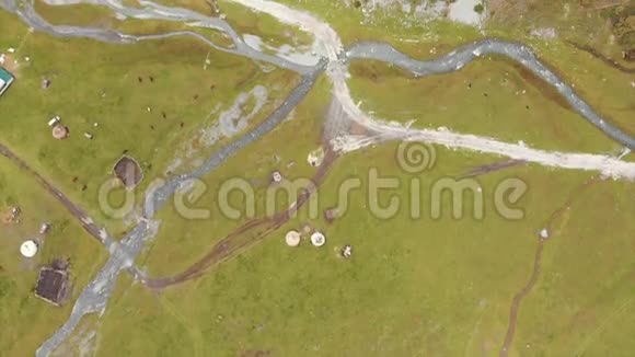 默达什村阿拉伊谷吉尔吉斯斯坦奥什区阿莱谷跨阿莱山脉和KyzylSuu西河的景色AlayMoun视频的预览图