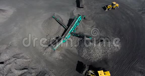 机械分拣散装物料的机器用于分散煤矿石等物料的滚块视频的预览图