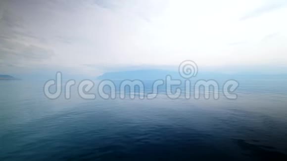 白天的日内瓦湖景观视频的预览图