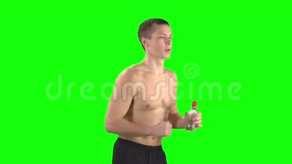 健康的男人在奔跑绿色屏幕视频的预览图