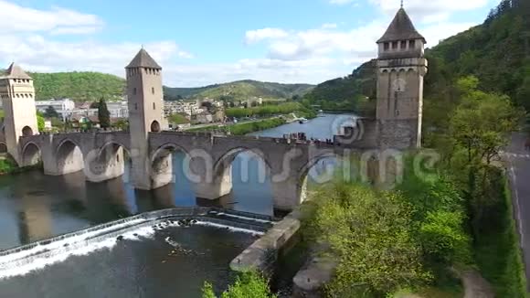 法国南部卡沃斯的瓦伦特大桥视频的预览图