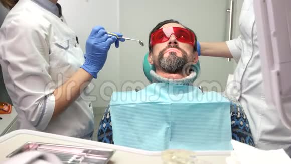 两名女牙医视频的预览图