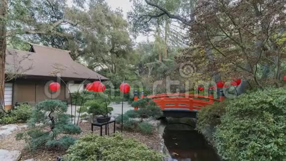 日本德斯卡诺花园的许多红灯笼视频的预览图