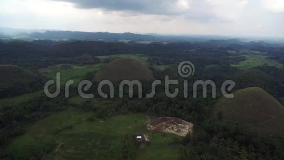 从空中俯瞰巧克力山菲律宾博霍尔视频的预览图