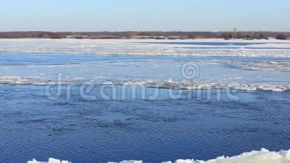 冰在伏尔加河上的运动俄罗斯视频的预览图