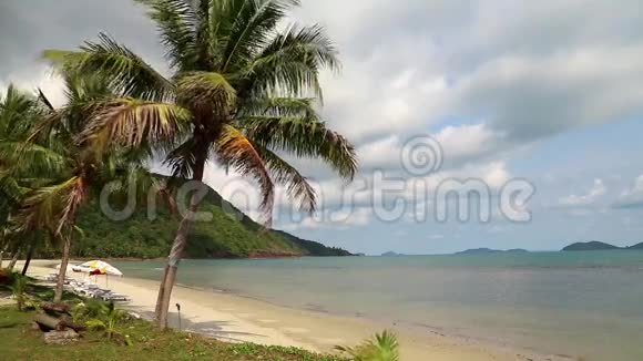 非常美丽的海景和岛屿视频的预览图