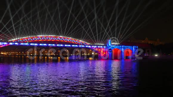 莫斯科河上的灯光秀安德烈夫斯基大桥莫斯科视频的预览图
