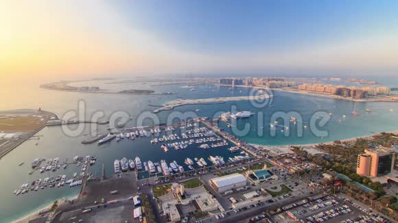 迪拜海滨广角全景晚上时间视频的预览图