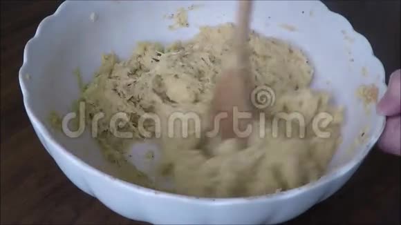 土豆饼生面视频的预览图