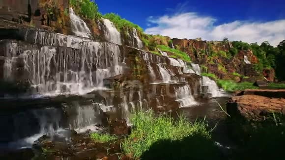 越南岩石中的大瀑布峡谷景观视频的预览图