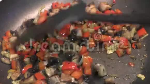 煎蔬菜做煎蛋饼视频的预览图