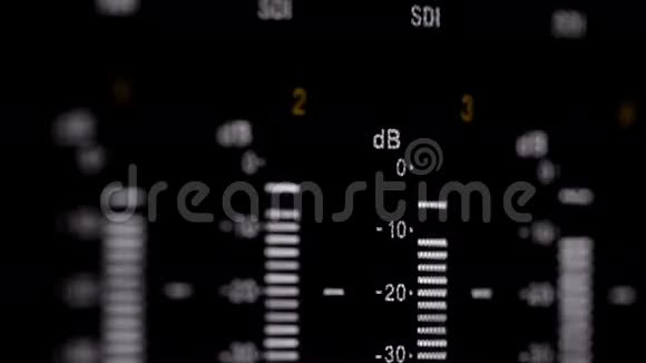 专业录像机上的声音指示器1视频的预览图