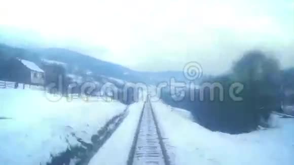 火车移冬林山视频的预览图