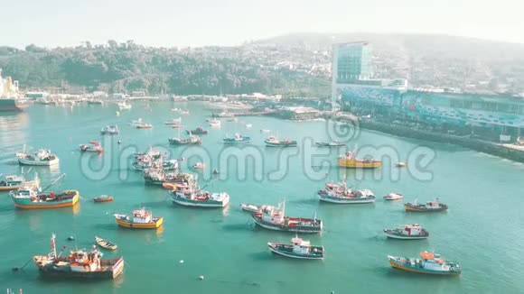 港口和港口的鸟瞰图视频的预览图