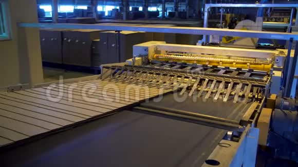 工厂纸板生产视频的预览图