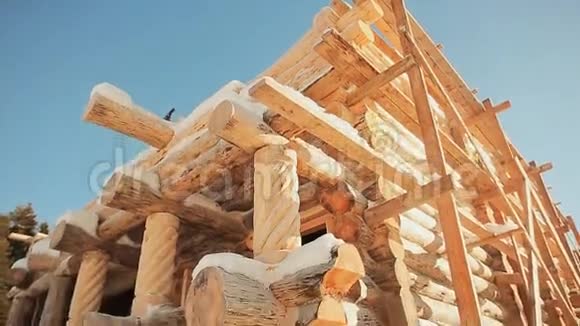未终止的建筑加拿大角砌体加拿大风格木头做的木屋视频的预览图