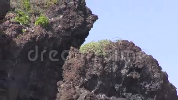 西班牙特内里费坎德拉利亚的熔岩和教堂视频的预览图