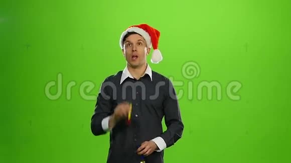 穿圣诞帽的野蛮人绿色屏幕慢慢视频的预览图