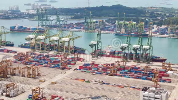 新加坡港口船舶装卸视频的预览图