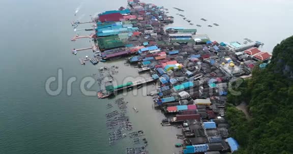 泰国KohPanyee村的空中景观视频的预览图