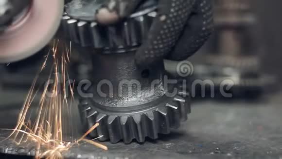清理金属齿轮不生锈视频的预览图
