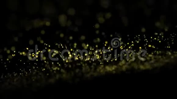 4K黑色背景上带有恒星的颗粒金尘埃的波浪运动抽象背景黄金运动无缝循环视频的预览图