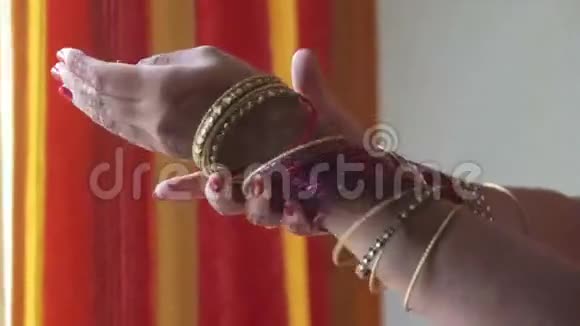 手移动印度手镯视频的预览图