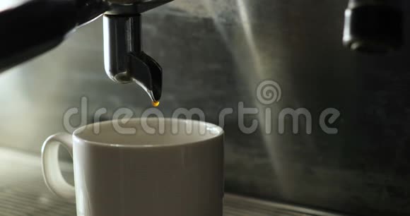做新鲜咖啡咖啡机咖啡壶视频的预览图