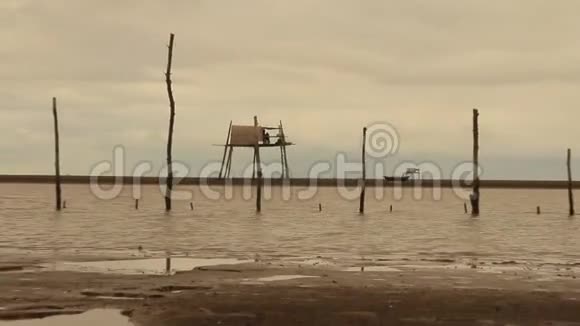 海上渔民小屋视频的预览图