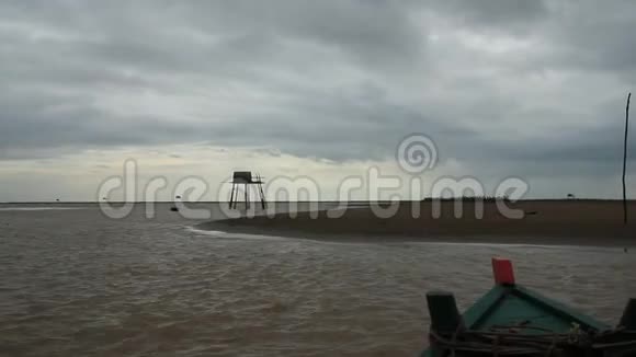 海上渔民小屋视频的预览图