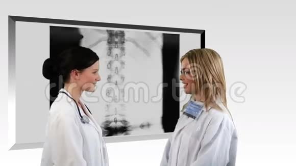 两位医生谈话的合成视频的预览图