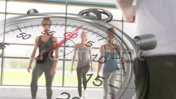 秒表图形跨步健身操课视频的预览图