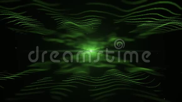 抽象背景在黑色背景下绿色模仿声波灯光模糊的闪烁在中心视频的预览图