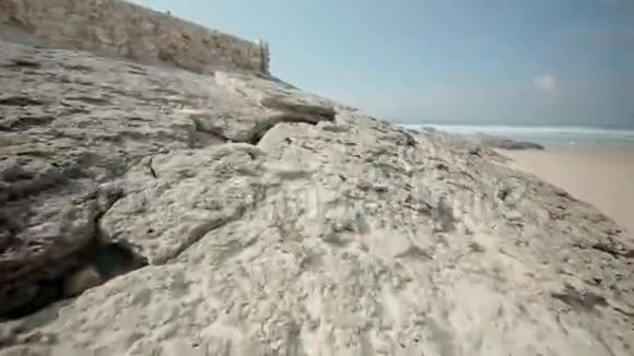 在落基海岸上浪荡视频的预览图
