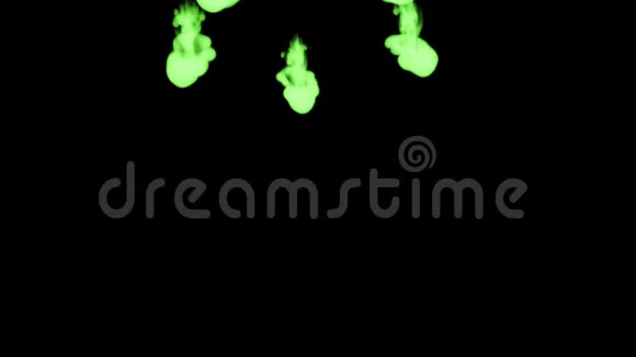 黑色背景上的绿色荧光墨水三维渲染与卢马哑光9视频的预览图