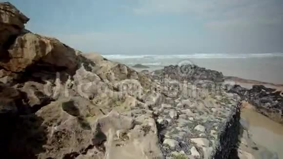 在落基海岸上浪荡视频的预览图
