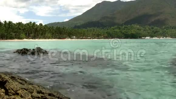 完美环礁岸山背景视频的预览图