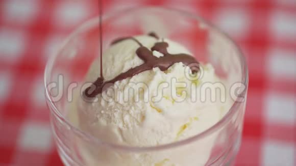 美味的巧克力冰淇淋视频的预览图