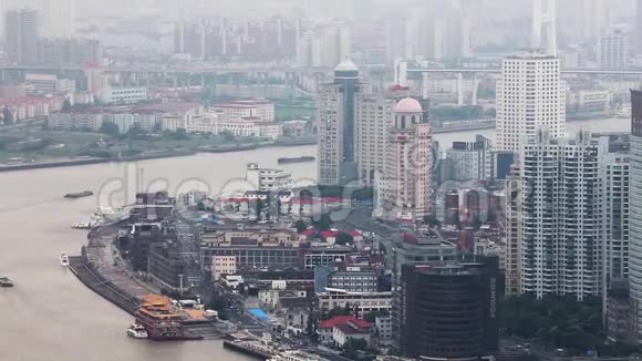 上海陆家嘴金融区和中国上海黄浦江视频的预览图