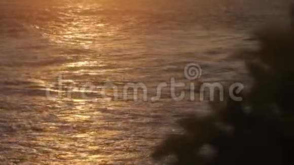 日落于海面海景索佐波尔保加利亚视频的预览图