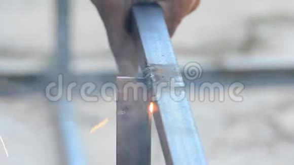金属的焊接钢制造视频的预览图