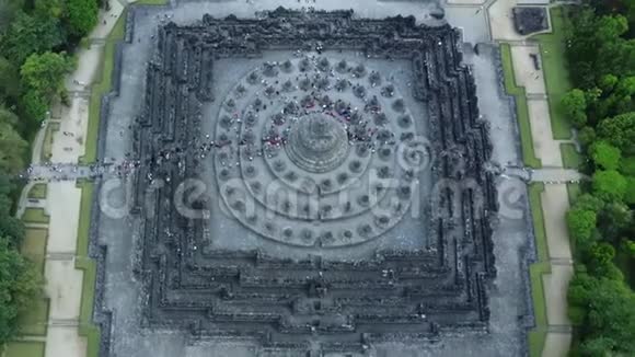 博罗布杜尔神庙美丽的鸟瞰镜头视频的预览图