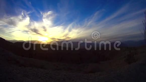 沙漠越野牙桥点日落4安扎博雷戈沙漠Ca视频的预览图