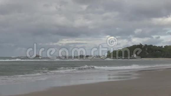 澳大利亚QLD黄金海岸棕榈滩的南端视频的预览图