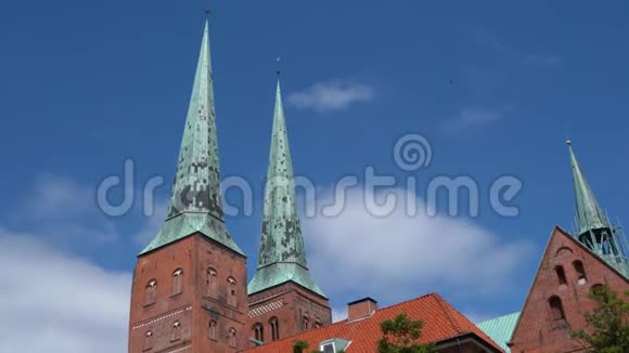 吕贝克旧城景色视频的预览图